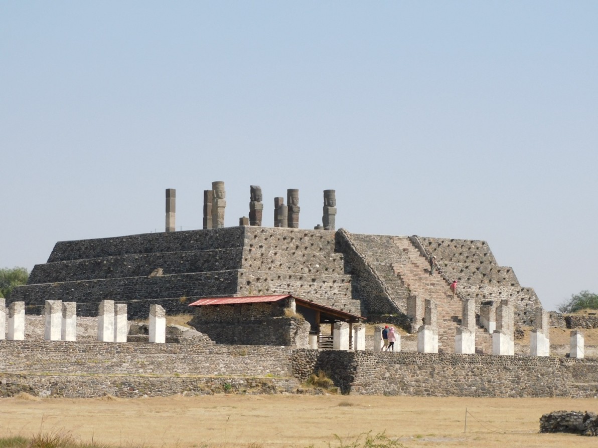 Auf den Spuren des alten Tenochtitlán in Mexiko-Stadt 2 Abb. 1 Tula Pyramide