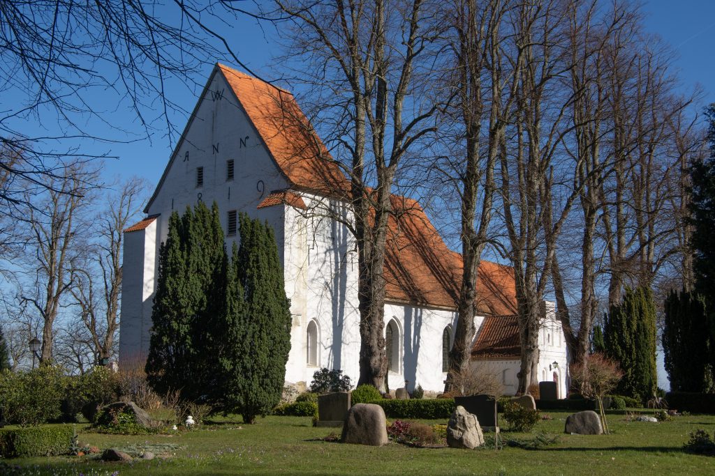 Eisenzeitliche Barock-Särge in Flensburg? Eine Lektion in Heimatkunde und KI 2 Abb. 2 Kirche Sieseby