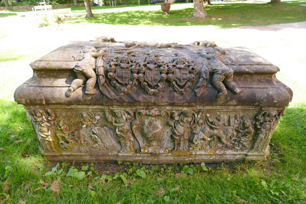 Eisenzeitliche Barock-Särge in Flensburg? Eine Lektion in Heimatkunde und KI 4 Abb. 4 Sarg Johann Rudolph von Ahlefeldt