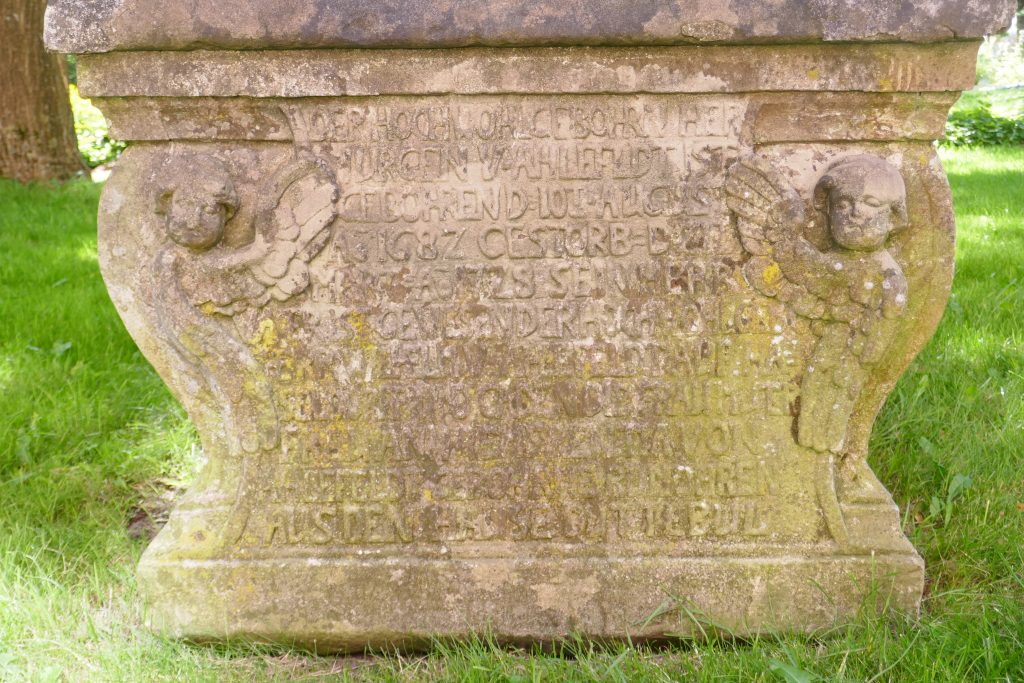 Eisenzeitliche Barock-Särge in Flensburg? Eine Lektion in Heimatkunde und KI 6 Abb. 6 Inschrift Juergen von Ahlefeldt