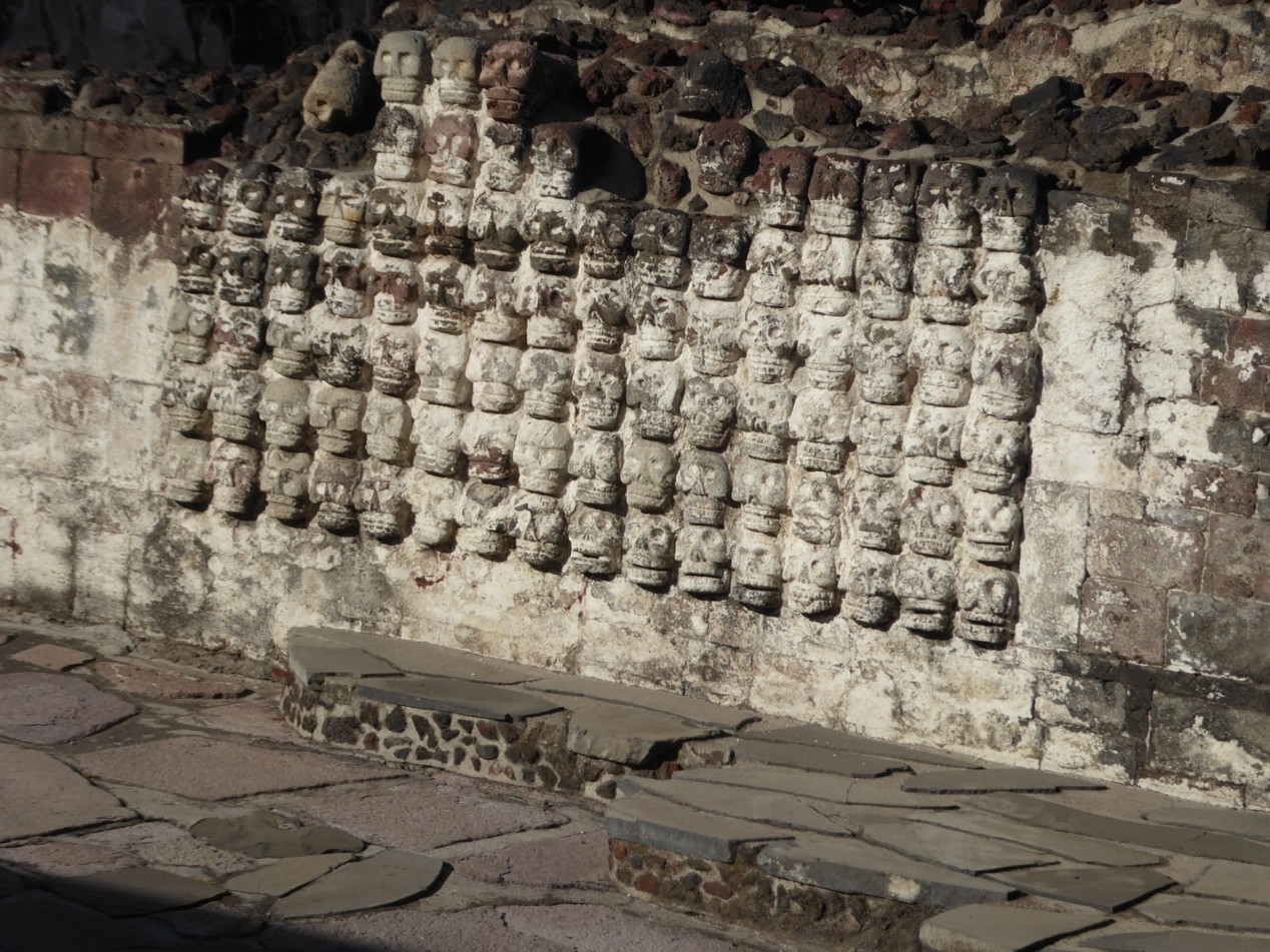 Auf den Spuren des alten Tenochtitlán in Mexiko-Stadt 12 Abb. 11 Templo Mayor Tzompantli