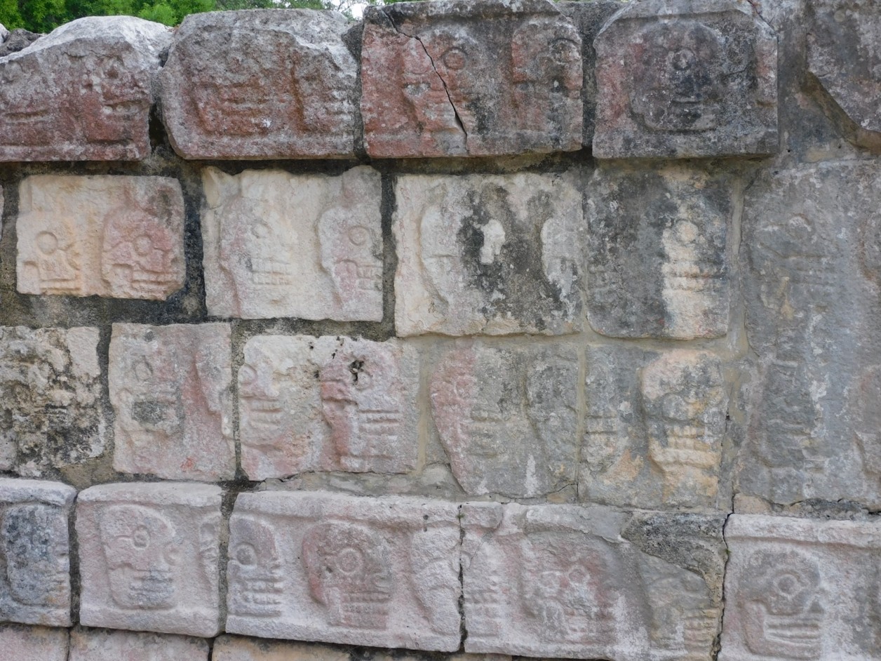 Auf den Spuren des alten Tenochtitlán in Mexiko-Stadt 13 Abb. 12 Chichen Itza Tzompantli