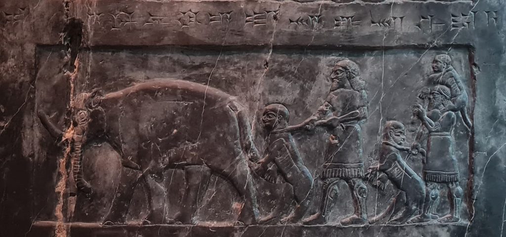Mumien, Monstren, Manipulationen ‒ Antike Mischwesen bei Erich von Däniken und Jörg Lanz von Liebenfels 14 Abb. 11a Schwarzer Obelisk bagiati
