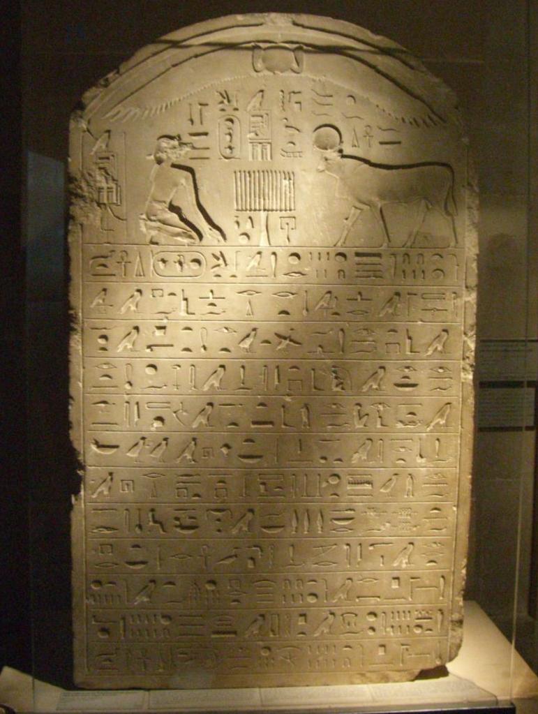 Mumien, Monstren, Manipulationen ‒ Antike Mischwesen bei Erich von Däniken und Jörg Lanz von Liebenfels 6 Abb. 5 Stele Amasis